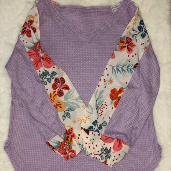 Top - Picture 2 of 3